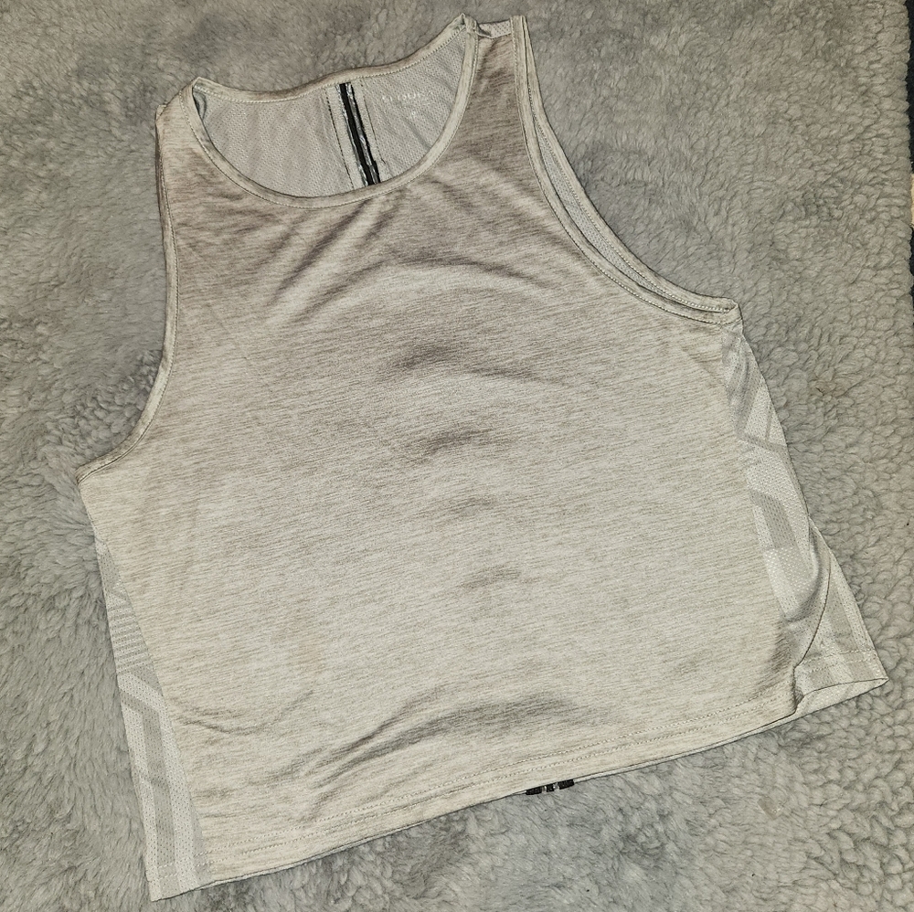 Womens Athletic tank~ 3️⃣ for $20